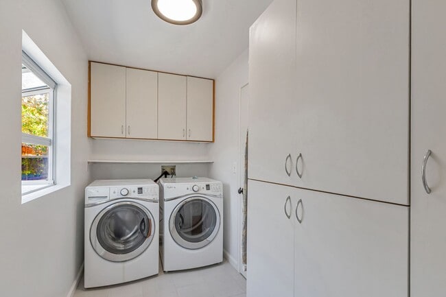 Building Photo - Fabulous 3BR 2BA Single Family Los Altos Home