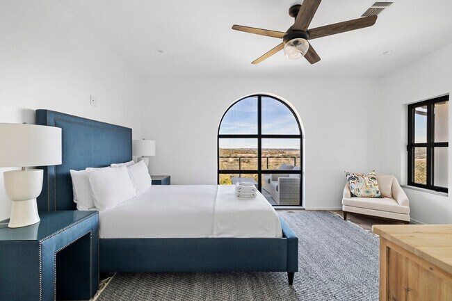 Building Photo - 2701 Bumble Bee Dr