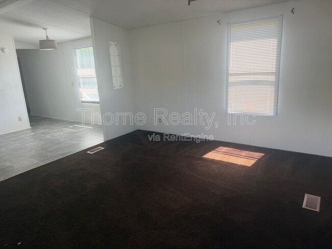 Building Photo - 164 Matts Ln