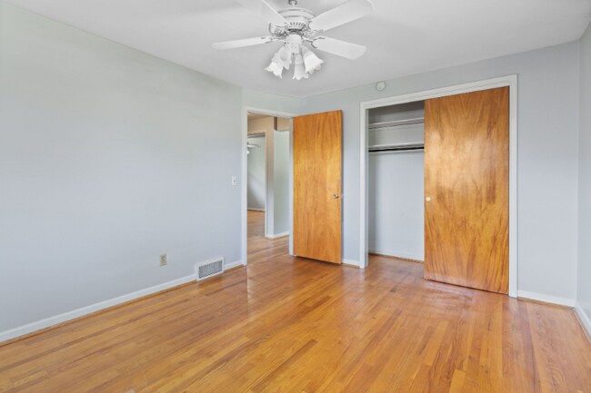 Building Photo - 3441 Nandale Dr