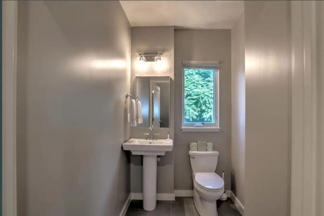 Building Photo - Stunning Furnished Townhouse in South Slope!