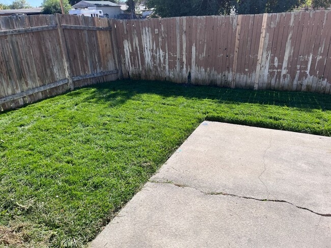 Building Photo - $0 application fee! 2 Bedroom 1 Bathroom D...