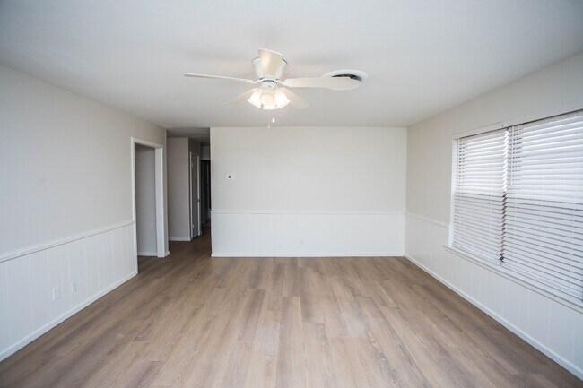 Building Photo - "Charming 3-Bed Retreat in Lubbock with Granite Accents & Spacious Living!"