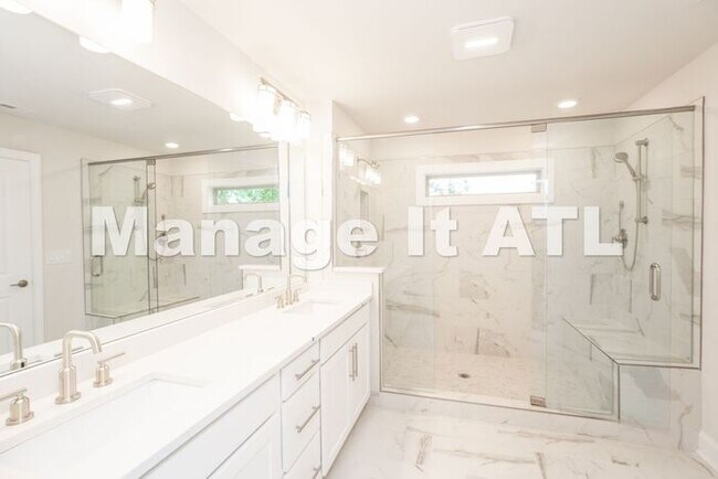 Building Photo - Brand new townhome in Chamblee