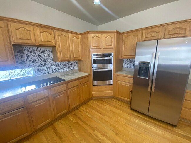 Building Photo - Large Home in Piney Creek