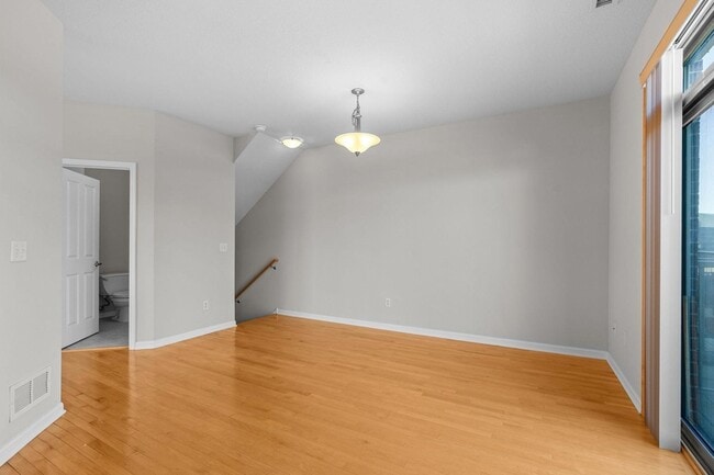 Building Photo - 731 Mercer St