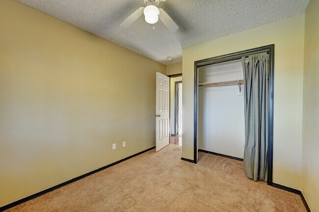 Building Photo - $2,100.00 - 3 bedroom, 2 bathroom, Single ...