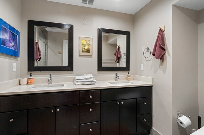 Building Photo - 2720 N Fillmore St