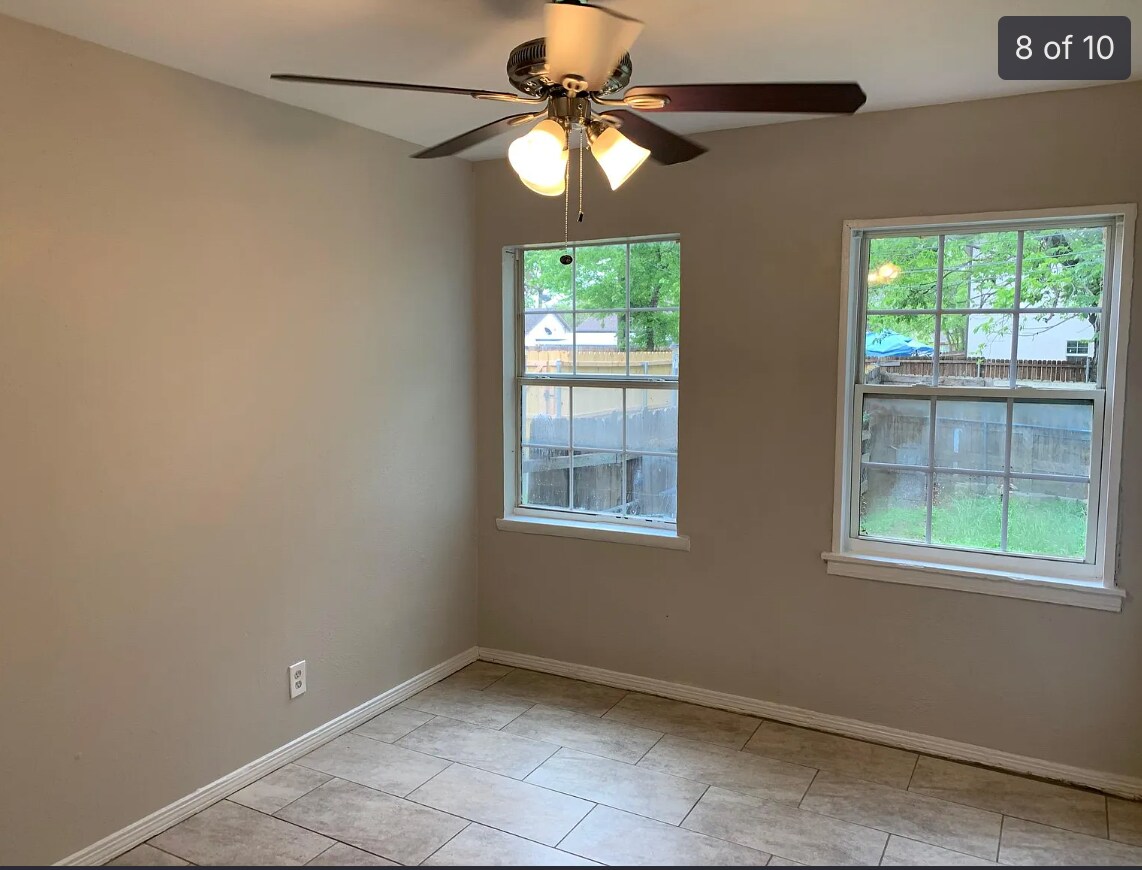 Building Photo - 4108 Fox Dr