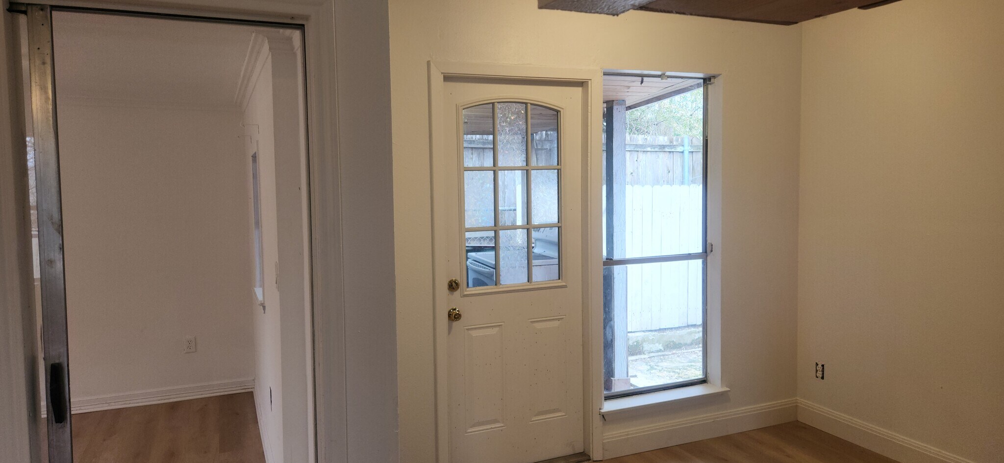 dining area - 605 E Applegate Dr