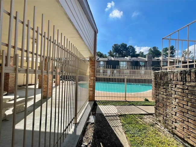 Building Photo - 2019 Place Rebecca Ln