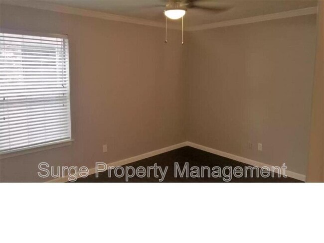 Building Photo - 1122 N Center St