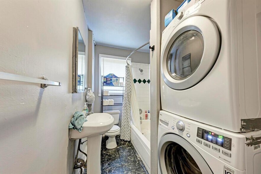 Building Photo - 2834 Salado St