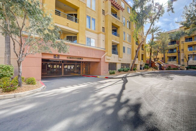 Building Photo - Meridian 124- Stunning 2Bd/2Ba Residence