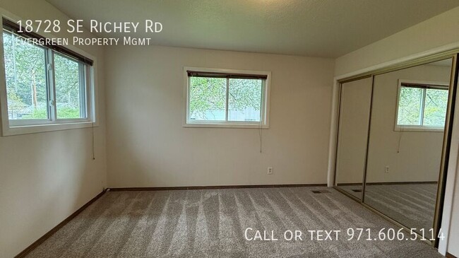 Building Photo - 18728 SE Richey Rd