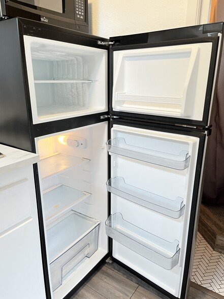 Building Photo - 1170 Esperanza St