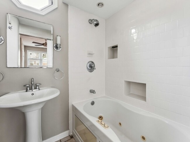 Building Photo - 3503 Maple Ct