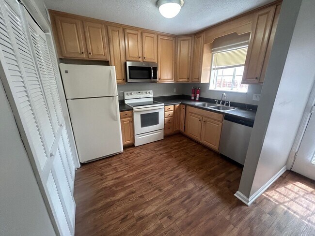 Building Photo - 940-403 Glenn Street, West Columbia SC 29169