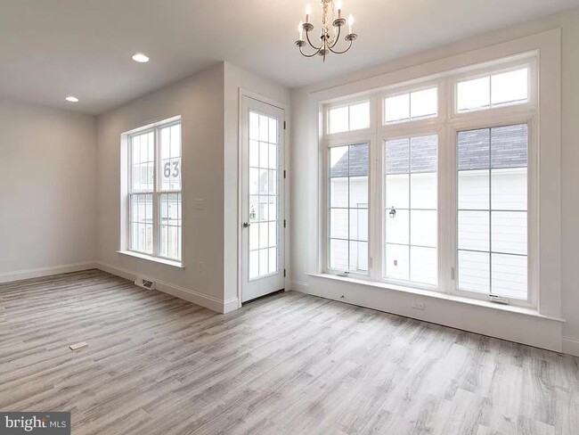 Building Photo - 215 Hoke Farm Way