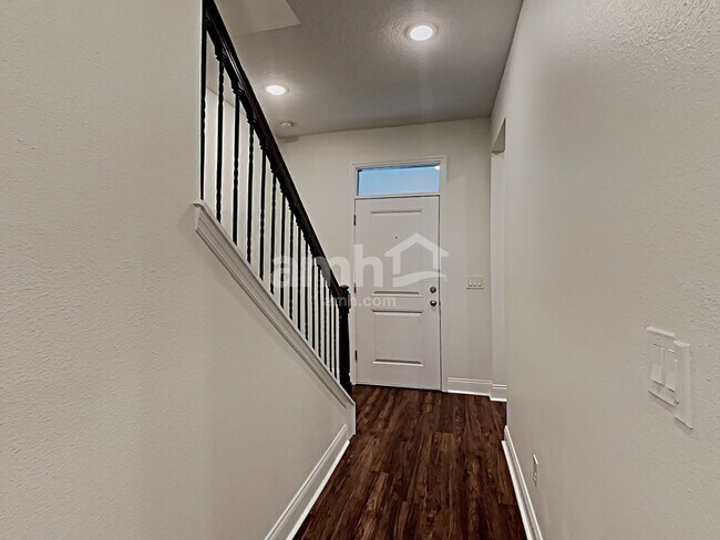 Building Photo - 945 Heavenly Drive