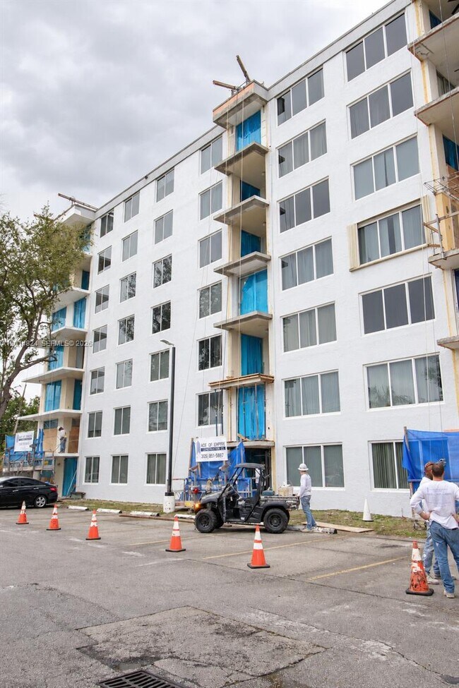 Building Photo - 17890 W Dixie Hwy