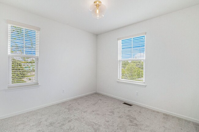 Building Photo - 478 N Wixom Rd
