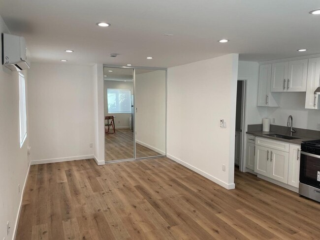 Building Photo - 5550 Sierra Vista Ave