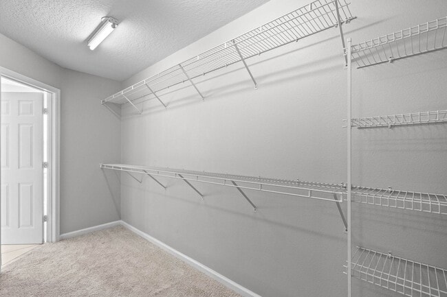 Building Photo - HUNTINGTON POINTE - 4 bd • 2.5 ba • 2,142 ft² (Lake Mary)