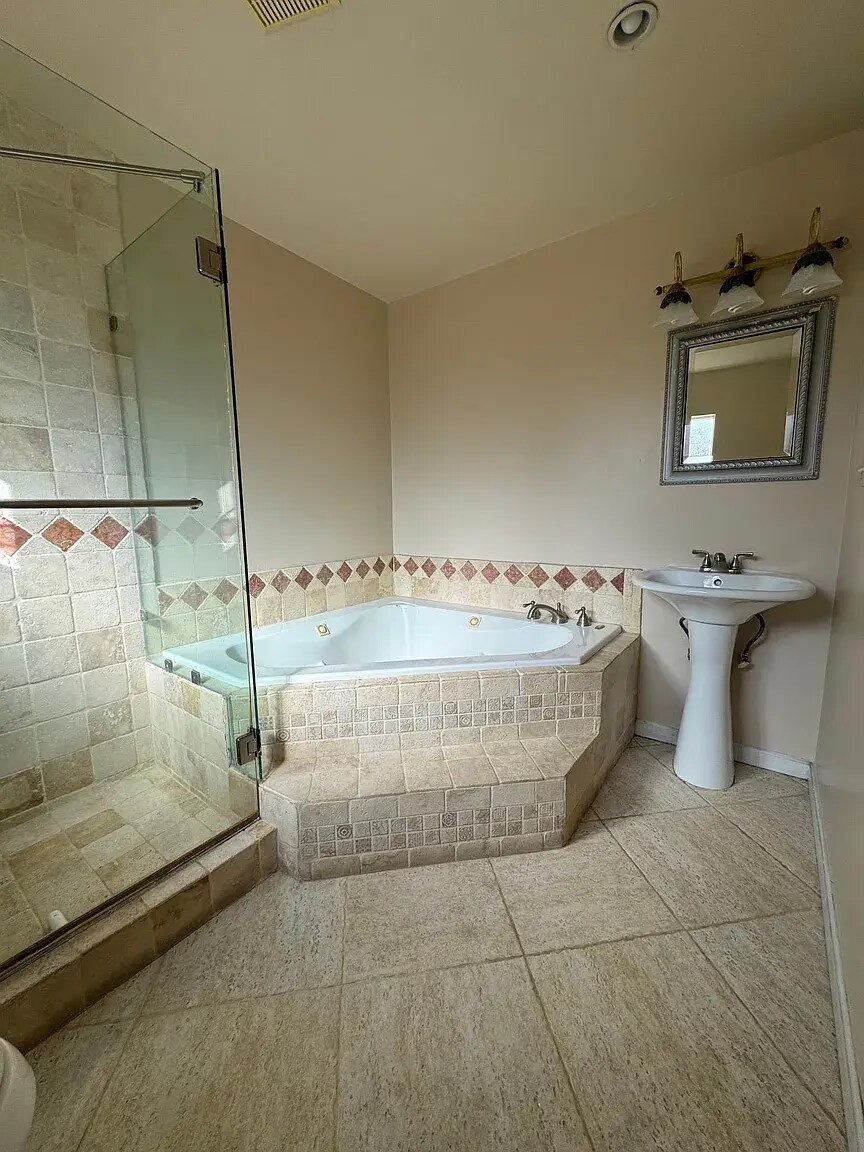 Building Photo - 648 Molinar Ave