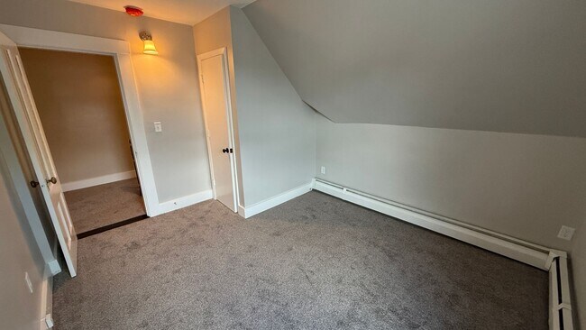 Building Photo - Charming 2-Bedroom w/ Office Apartment in ...