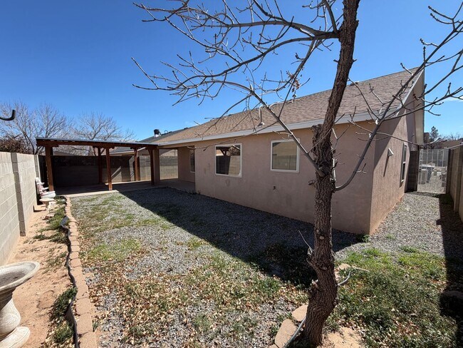 Building Photo - 3 Bedroom Single Story Home Available Near Unser Blvd NW & McMahon Blvd NW!