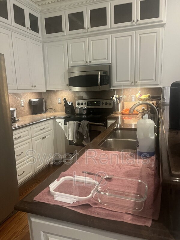 Building Photo - 79 Society St