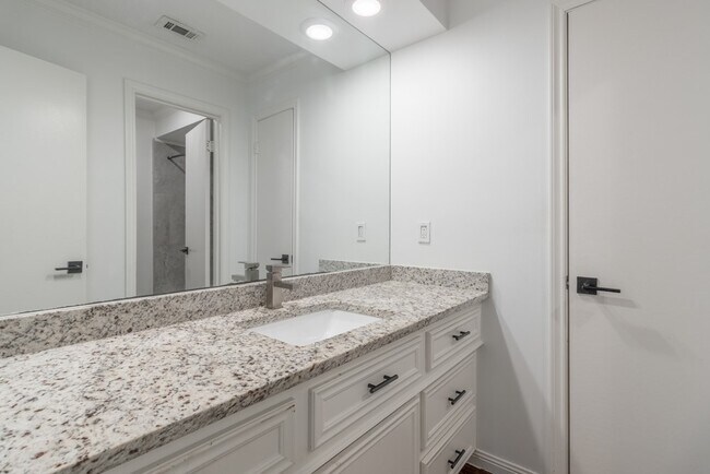 Building Photo - 17810 Cassina Dr