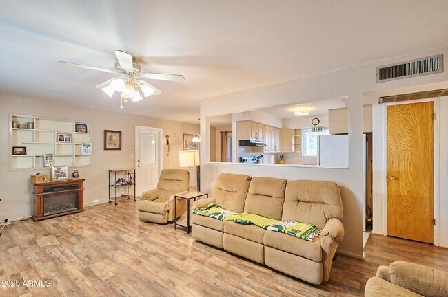 Building Photo - 5410 E University Dr