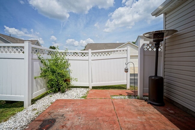 Building Photo - 952 Helston Ave