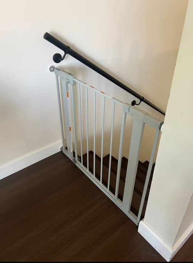 Building Photo - 721 E 22nd St