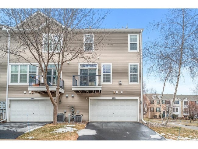 Building Photo - 9995 Wildflower Dr