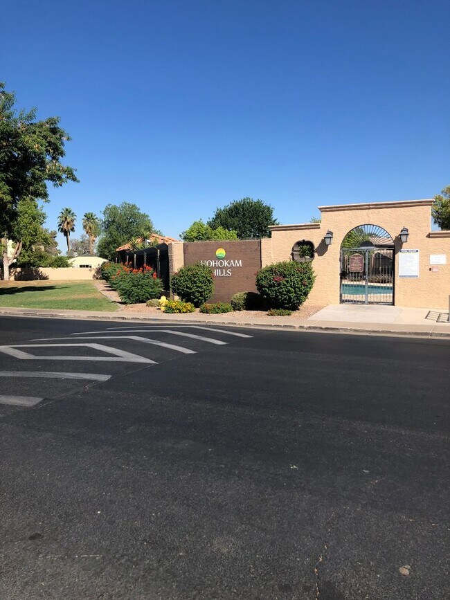 Building Photo - PATIO HOME 3 BED 2 BATH MCKELLIPS AND HORN...