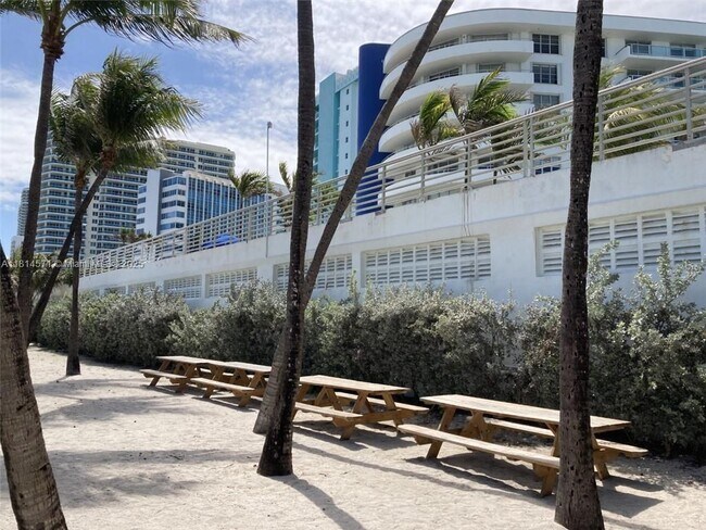 Building Photo - 5161 Collins Ave