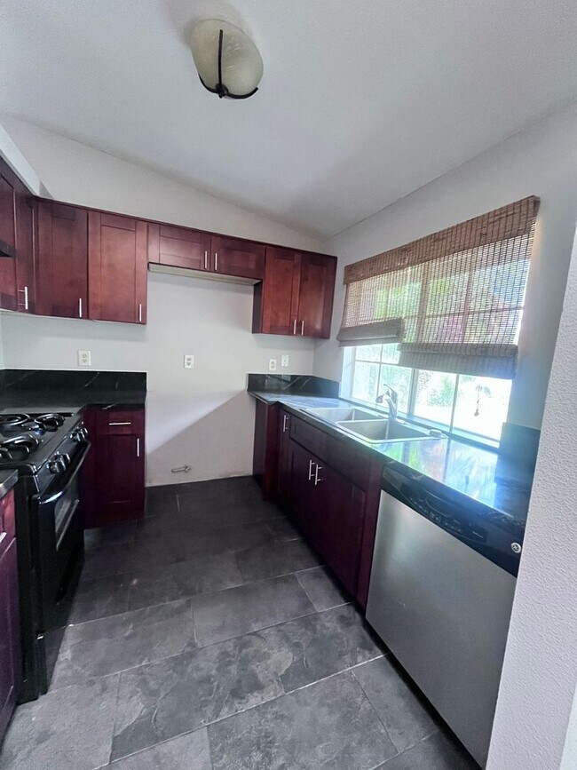 Building Photo - Colton Home in Cooley Ranch w/ Gardener Included