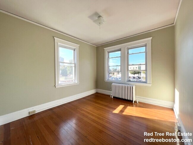 Building Photo - 10 Perkins St