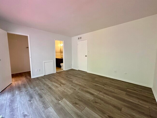 Building Photo - 6086 Hoover Dr