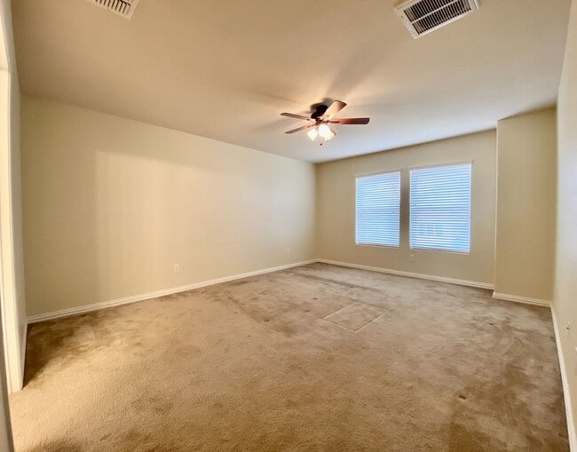 Building Photo - 3 BED/2.5 BATH House for lease! Located close to Lackland Air force Base