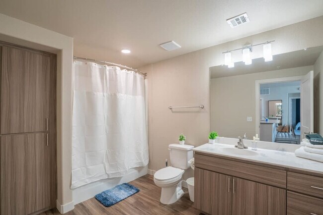 Building Photo - 1890 S Country Club Way