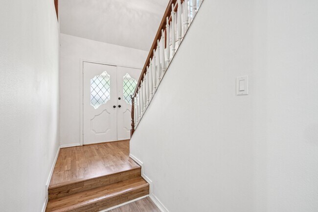 Building Photo - 4016 Willow Ridge Dr