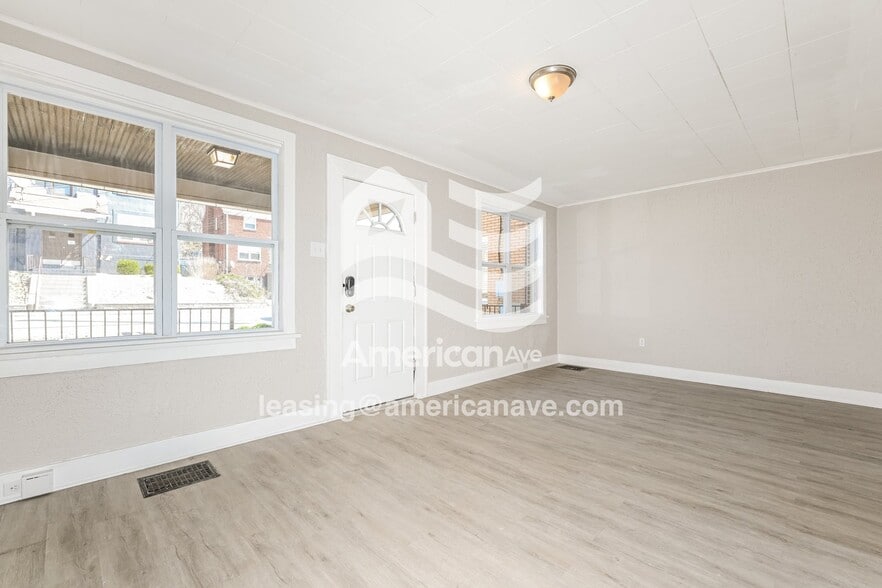 Building Photo - 1221 McNeilly Ave