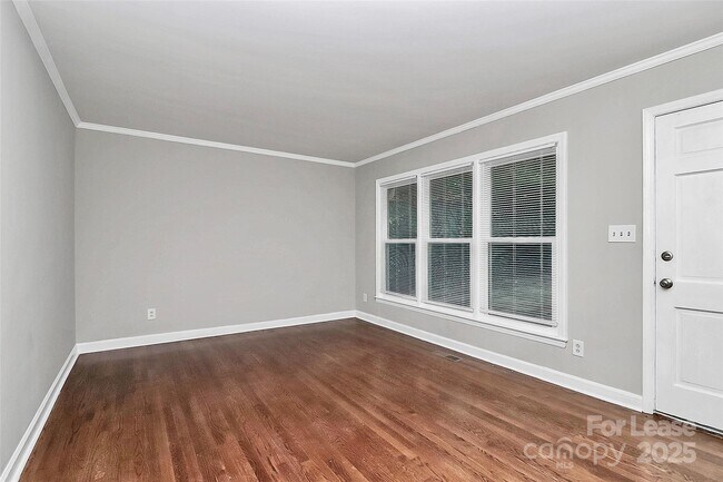 Building Photo - 911 Bannister Pl