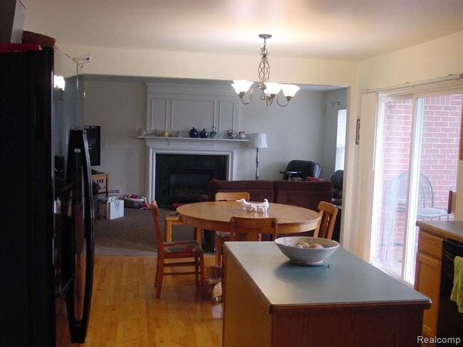 Building Photo - 4446 Sherwood Cir