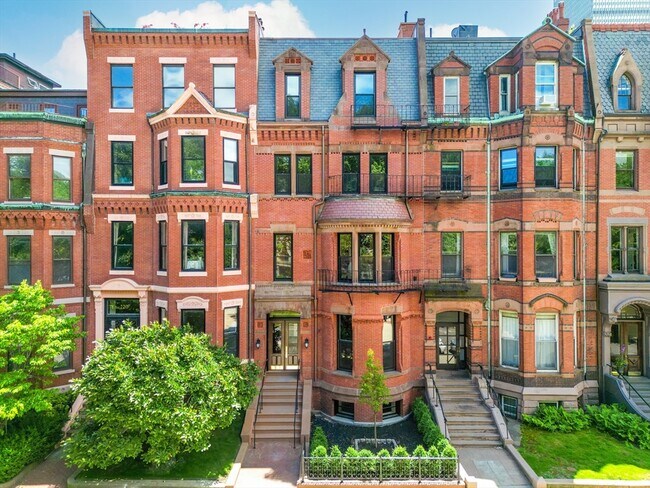Building Photo - 218 Commonwealth Ave