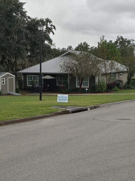 Primary Photo - 172 SW Jewel Lk Dr